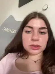 EllyNora stripchat stream image