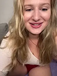 Busty-Ellie stripchat stream image
