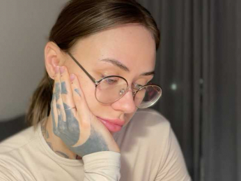 IRAONIC bongacams stream image