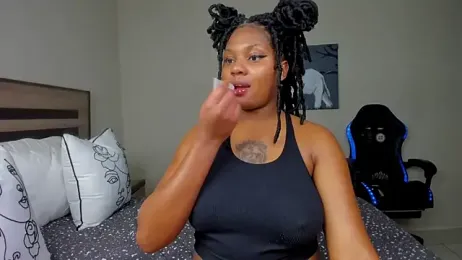 Renee-18 stripchat stream image