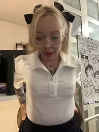 babydolll stripchat stream image