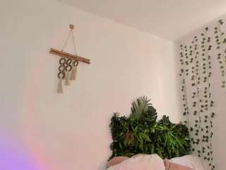 karlyee camsoda stream image