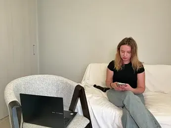 Nura_n_Sarah stripchat stream image