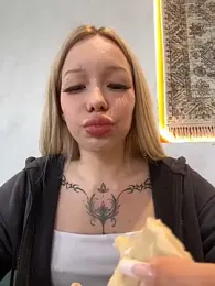 babydolll stripchat stream image