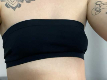 IRAONIC bongacams stream image