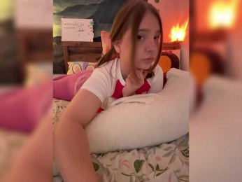 LittleDelora bongacams stream image