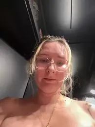 The_Snowwhitee stripchat stream image