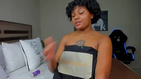 Renee-18 stripchat stream image