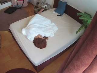 voyeurcam-julmodels-whitebed-5 camsoda stream image