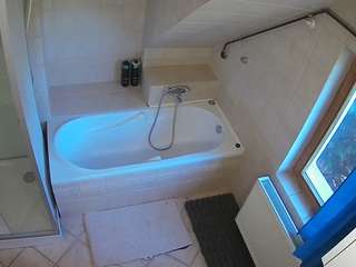 voyeurcam-julmodels-bath-2nd-1 camsoda stream image