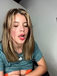 _Alice_1 stripchat stream image