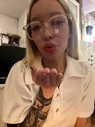 babydolll stripchat stream image