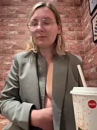 The_Snowwhitee stripchat stream image