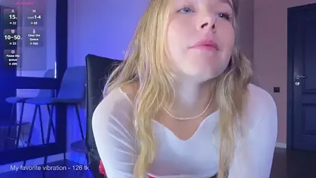 milly_shy stripchat stream image