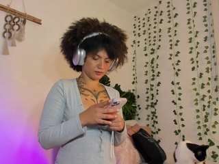 karlyee camsoda stream image