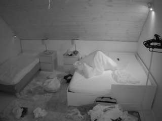 voyeurcam-julmodels-whitebed-2 camsoda stream image