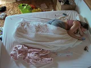 voyeurcam-julmodels-whitebed-3 camsoda stream image