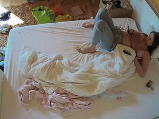 voyeurcam-julmodels-whitebed-3 camsoda stream image