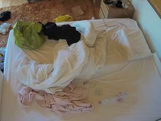 voyeurcam-julmodels-whitebed-3 camsoda stream image