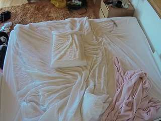 voyeurcam-julmodels-whitebed-3 camsoda stream image