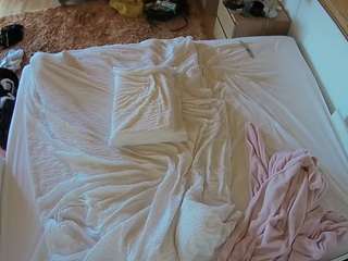 voyeurcam-julmodels-whitebed-3 camsoda stream image