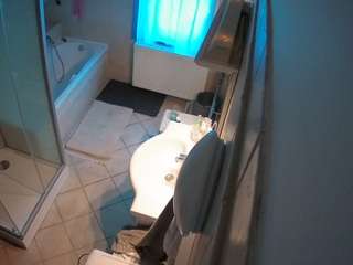 voyeurcam-julmodels-bath-2nd-2 camsoda stream image