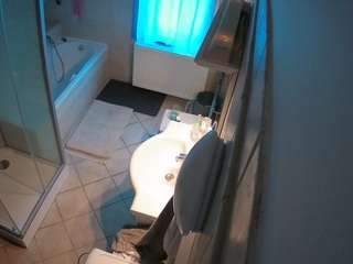 voyeurcam-julmodels-bath-2nd-2 camsoda stream image