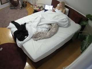 voyeurcam-julmodels-whitebed-5 camsoda stream image