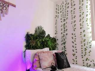 karlyee camsoda stream image