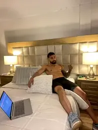 Sweet_and_caramel stripchat stream image