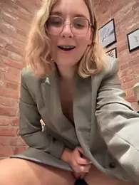 The_Snowwhitee stripchat stream image