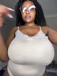 Bustygoddess32 stripchat stream image