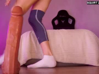 queeneliaa_ chaturbate stream image