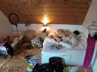 voyeurcam-julmodels-whitebed-2 camsoda stream image