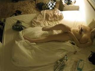 voyeurcam-julmodels-whitebed-3 camsoda stream image