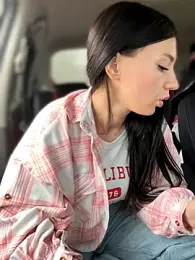 JulliaVegas stripchat stream image