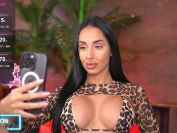 KairaAndrews bongacams stream image