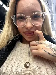 babydolll stripchat stream image