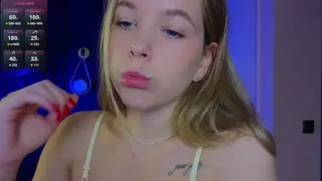 milly_shy stripchat stream image