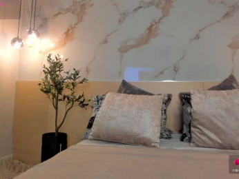 leathompson1 bongacams stream image