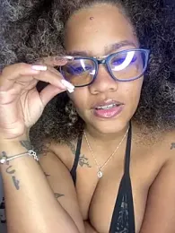 riri_brunnete stripchat stream image