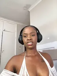 LuciousLips96 stripchat stream image, 28.09.2025 08:50