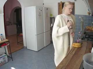 voyeurcam-julmodels-kitchen camsoda stream image
