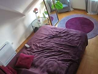 voyeurcam-julmodels-whitebed-4 camsoda stream image