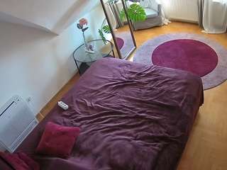 voyeurcam-julmodels-whitebed-4 camsoda stream image