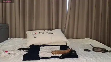 LucyNuty stripchat stream image