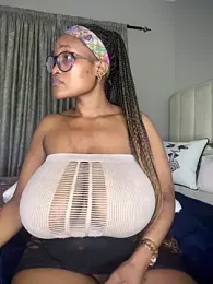 Bustygoddess32 stripchat stream image