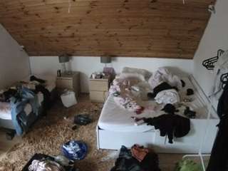 voyeurcam-julmodels-whitebed-2 camsoda stream image