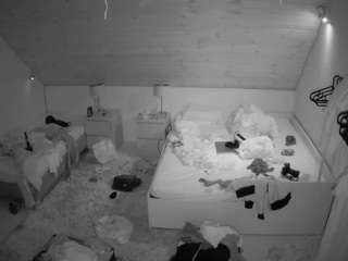 voyeurcam-julmodels-whitebed-2 camsoda stream image