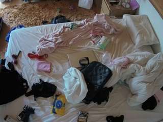 voyeurcam-julmodels-whitebed-3 camsoda stream image